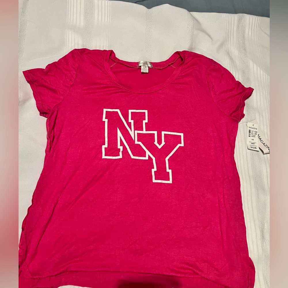 New magazine pink top size large